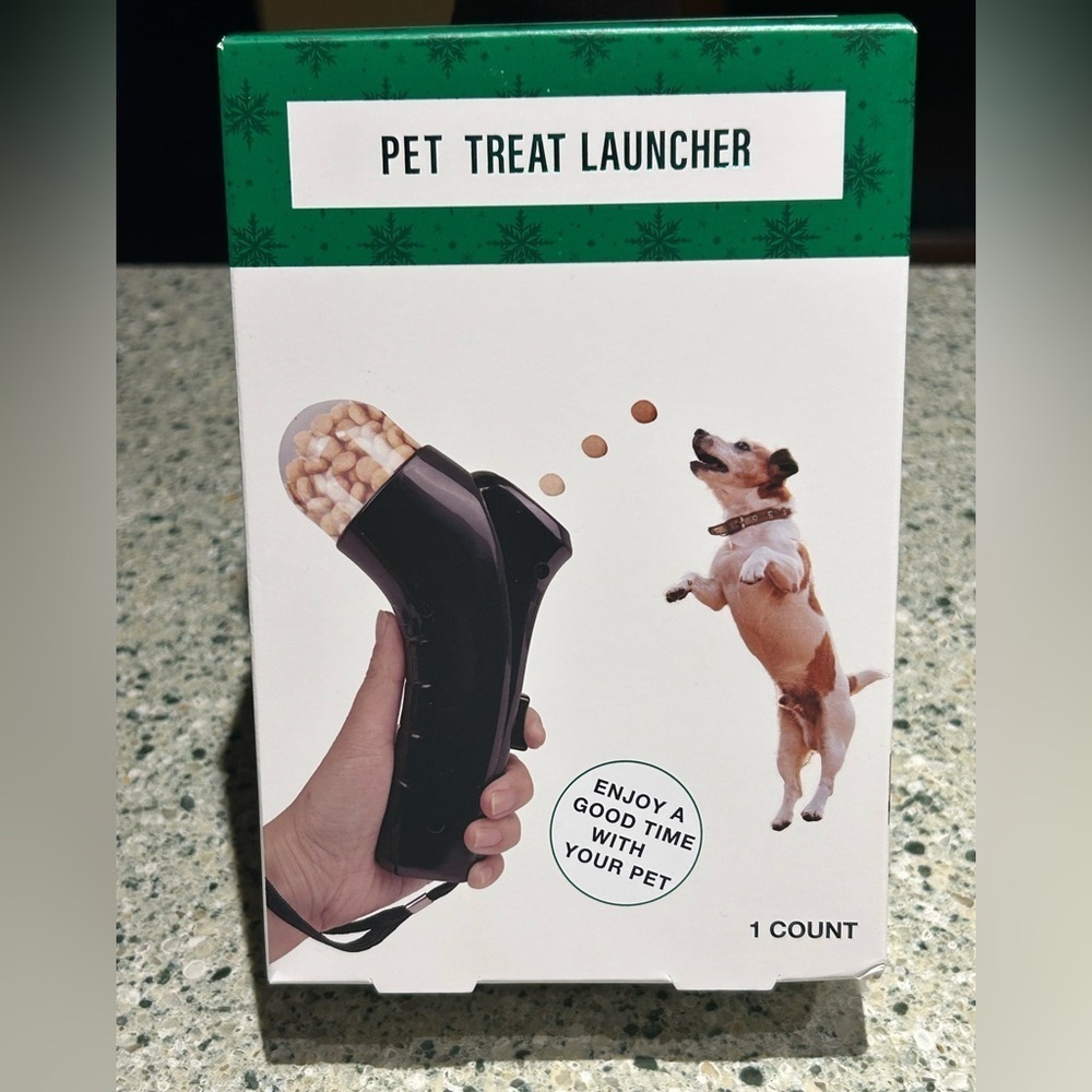 ☀️NWT-Pet Treat Launcher Toy/Fun Dog Training & reward Toy.